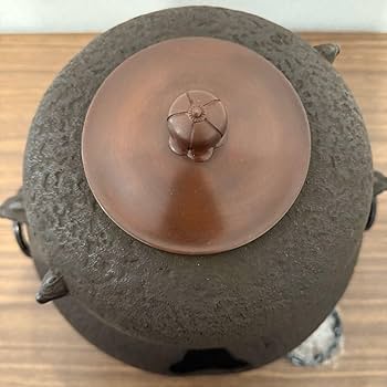 茶釜　『龍敏堂造』『風炉釜』『透木釜』　紙箱　茶道具 龍敏堂造 鬼面 鉄風炉釜 箱付 鐶付き 茶道具 茶釜 風炉釜 鉄釜